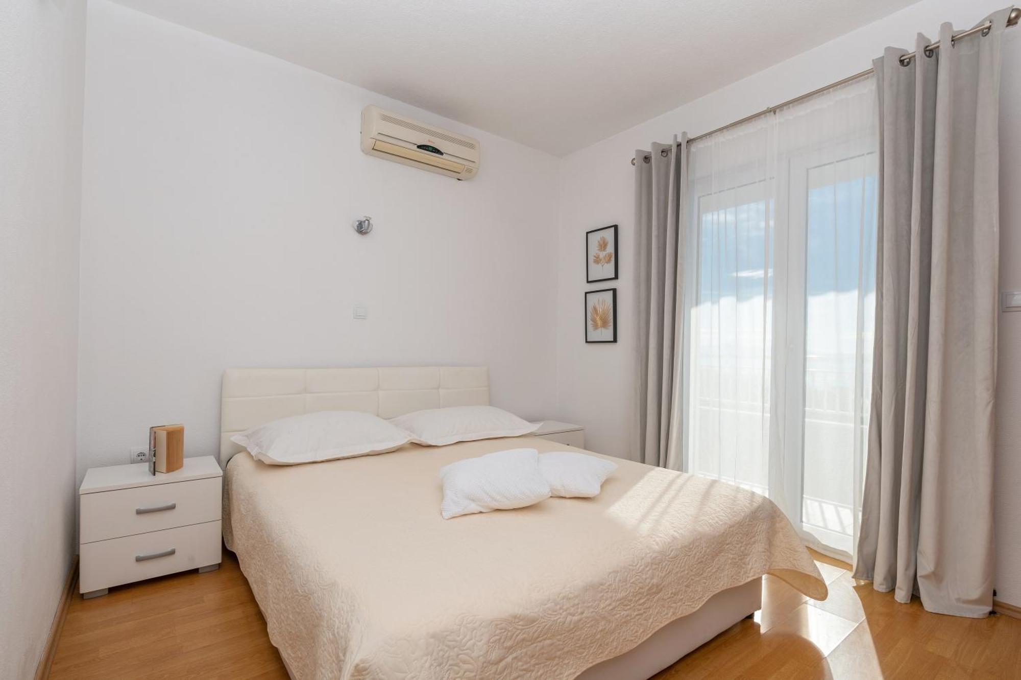 Villa Violeta With Amazing Sea View Макарска Екстериор снимка